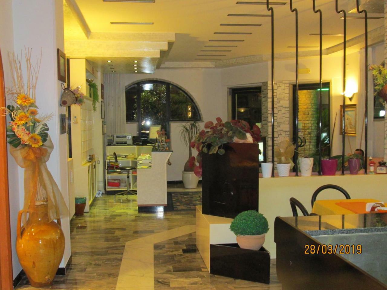 Hotel Tropical أوستوني المظهر الخارجي الصورة