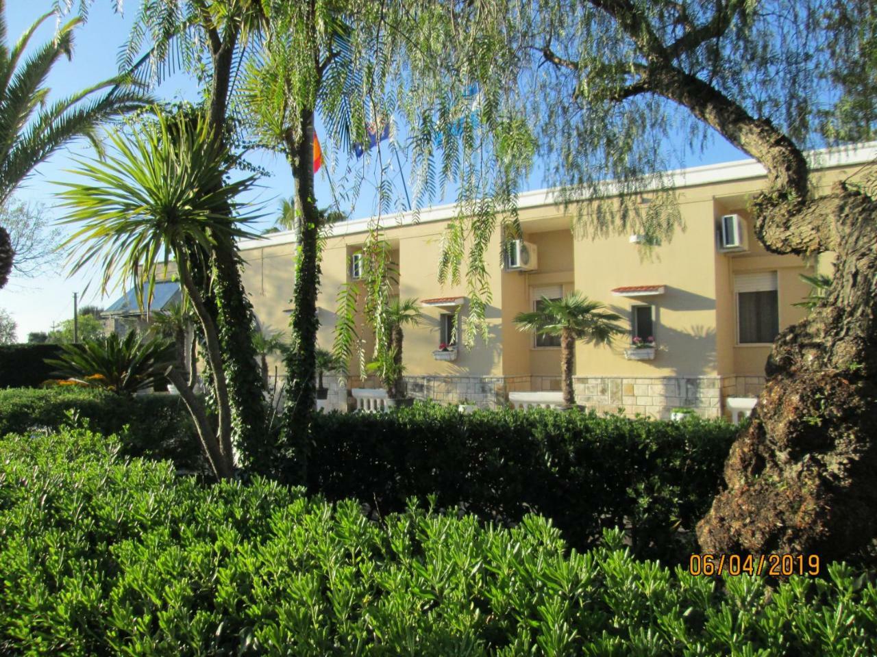 Hotel Tropical أوستوني المظهر الخارجي الصورة